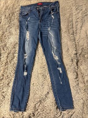 Distressed Skinny Jeans in Dark Blue